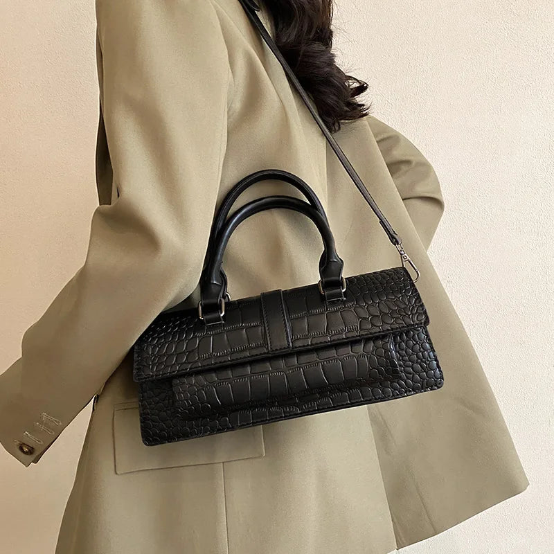 Sac baguette noir effet croco 28 cm avec anses et bandoulière, style élégant et urbain pour femme