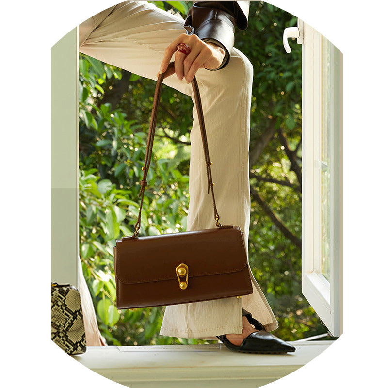 Sac rétro chic en simili cuir, avec fermoir doré bijou et bandoulière ajustable, format 25x12.5x7 cm
