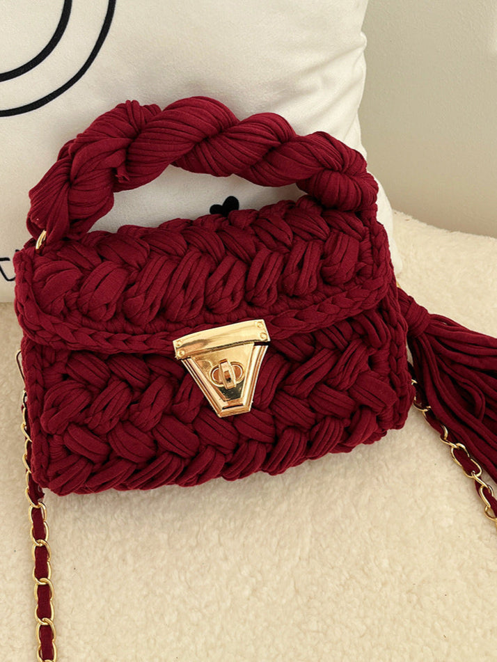 Sac en crochet avec poignée torsadée et fermoir doré, format compact – disponible en plusieurs coloris