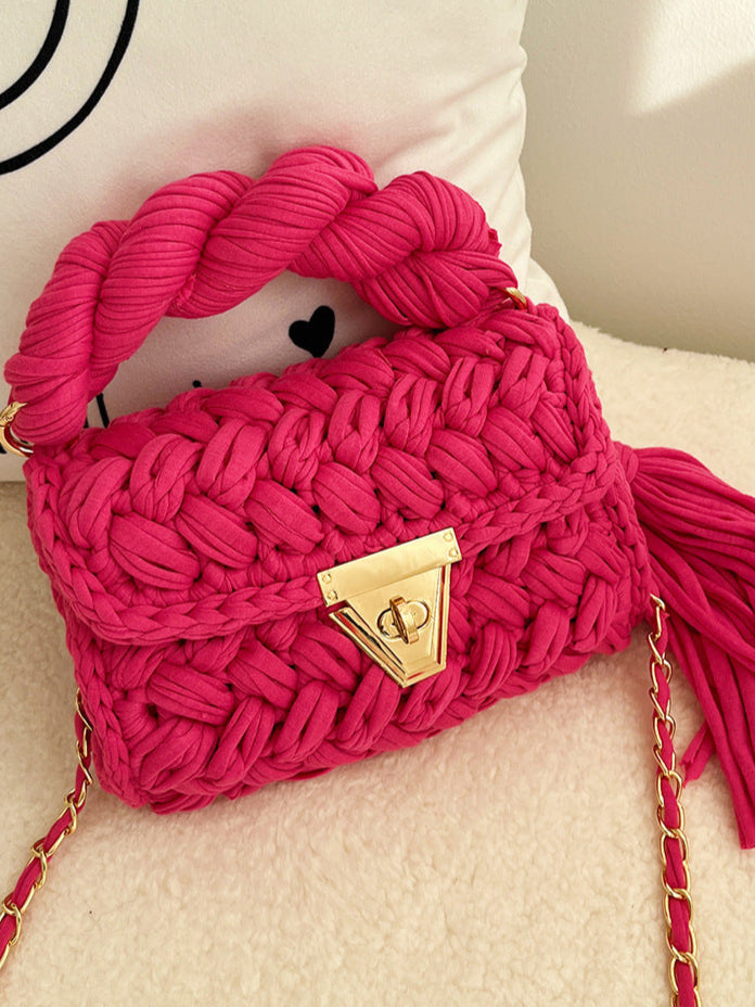 Sac en crochet avec poignée torsadée et fermoir doré, format compact – disponible en plusieurs coloris