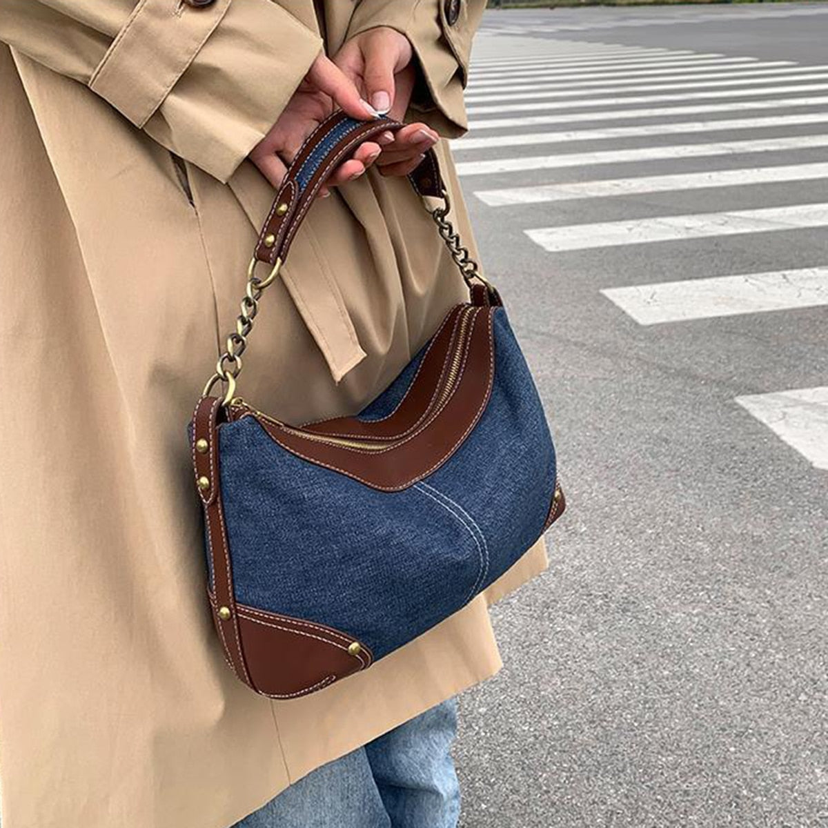 Sac en jean et cuir tendance