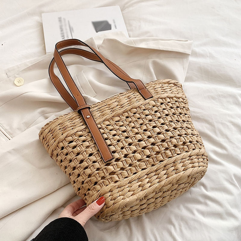 Sac de paille pour la plage tendance