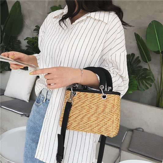 Petit sac en paille carré élégant
