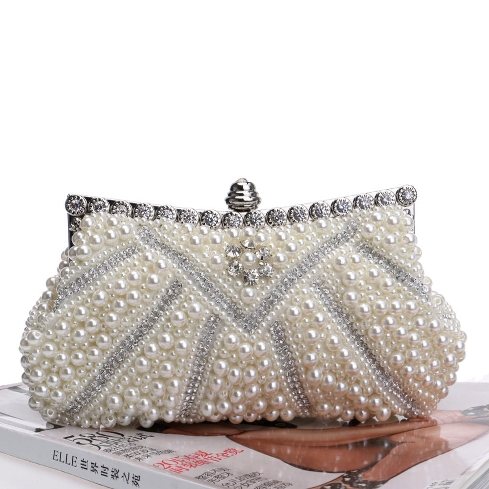 Sac de soirée en perle blanche orné de strass avec fermoir bijou, format rigide, idéal pour mariage ou gala