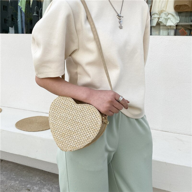 Sac en paille coeur cross body