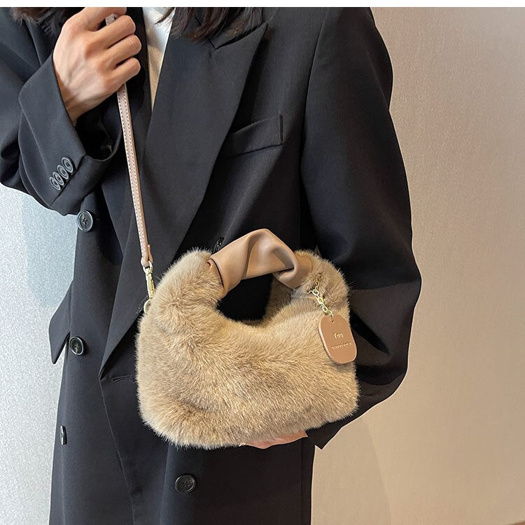 Sac à main fausse fourrure beige chic